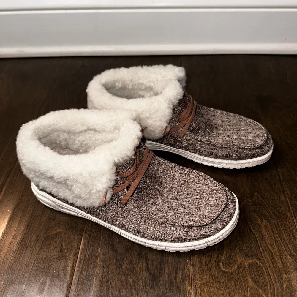 Hey Dude Wendy Fold Over Cozy Boot Sherpa Lined Winter Slip On Sneaker Size 7